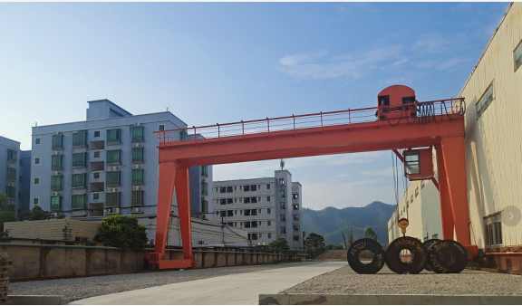 津西金蘭新建原料倉庫32噸龍門吊順利完成安裝